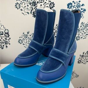 Elegant Blue Velvet Women's Boots NWT